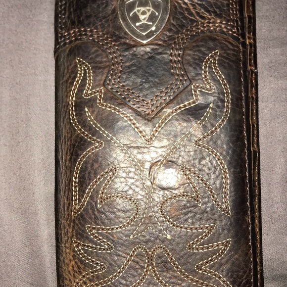 %100 authentic wallets. - Picture 5 of 8